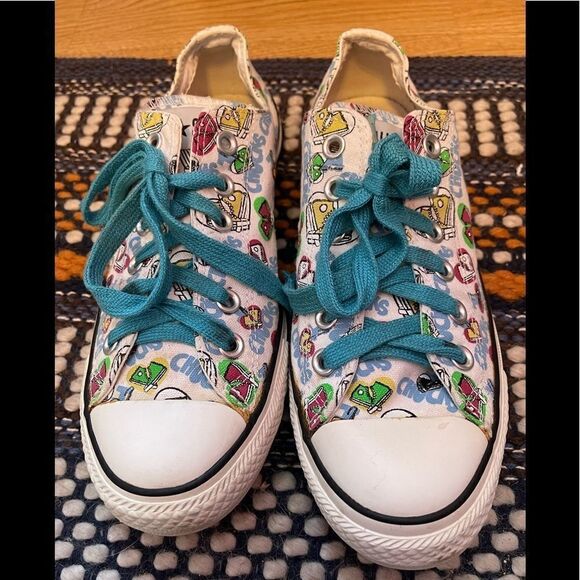 All Star love my Chucks low sz 6